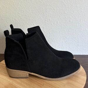 Journee Collection Womens Rimi Block Heel Booties